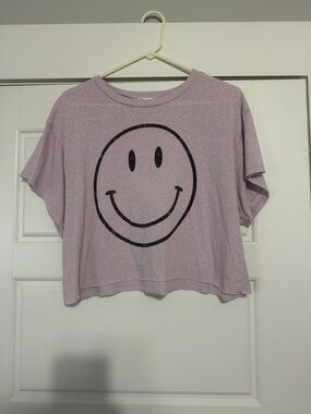 Le Lis Lilac Cropped Tee with Black Smiley